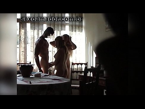 ❤️ Seksualni prijatelji pozivaju divovskog muškarca i trojku s njim ❤️❌ Seks video na hr.teatroporno.ru ❌️❤